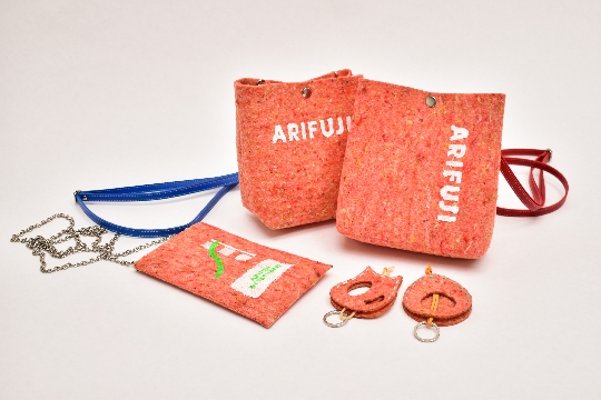 アップサイクルフェルトを使ってサコッシュやキーホルダーケースを作ろう