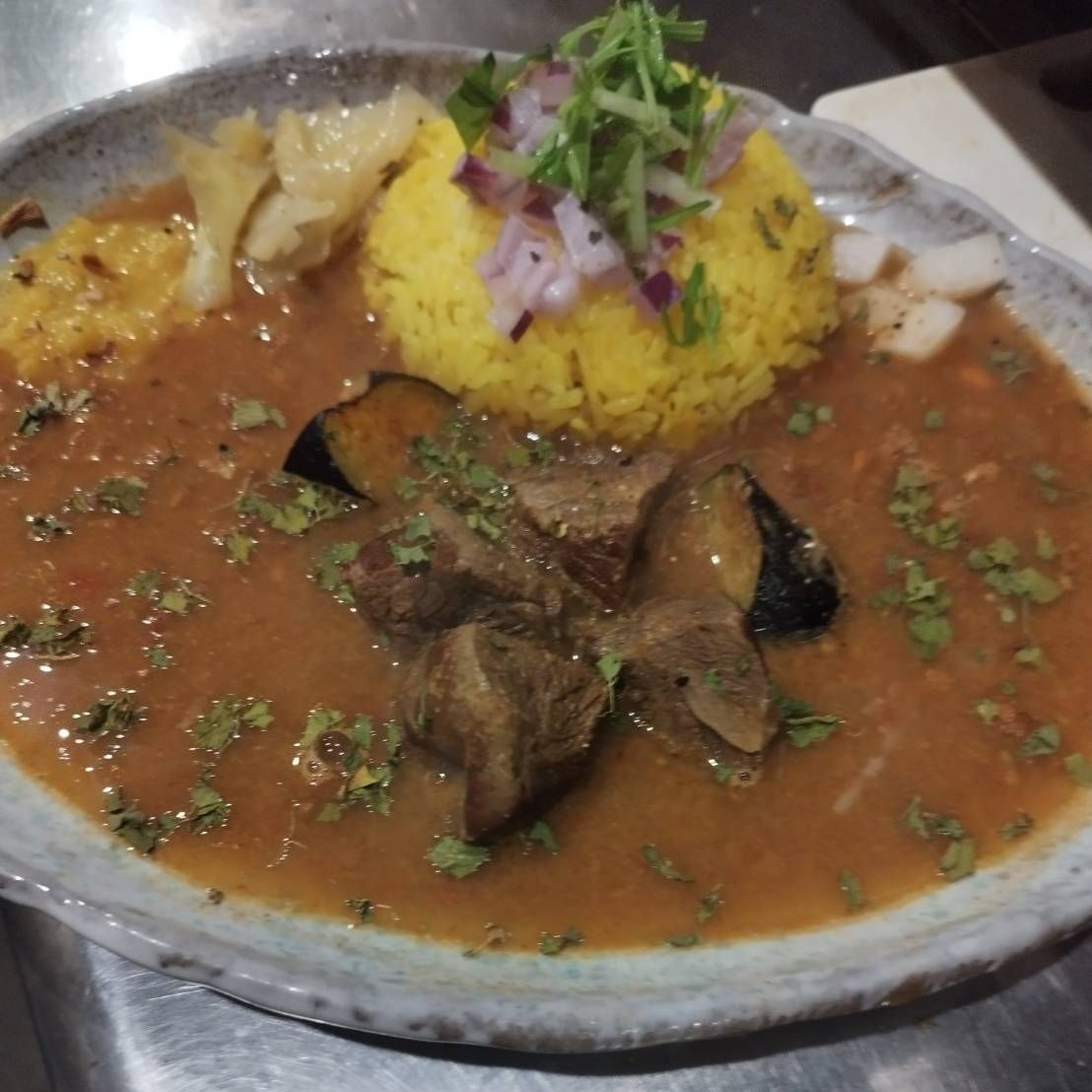 野外フェスARIFUJI WEEKENDERS 2026最強コラボカレー「創作カレー ツキノワ」×「三田肉」の第1回試食