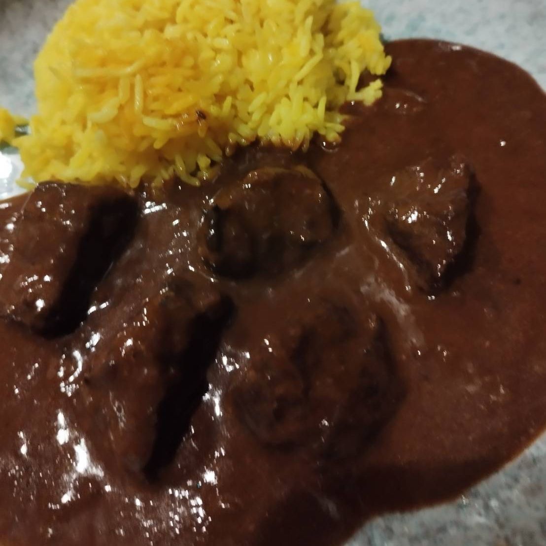 野外フェスARIFUJI WEEKENDERS 2026最強コラボカレー「創作カレー ツキノワ」×「三田肉」の第2回試食