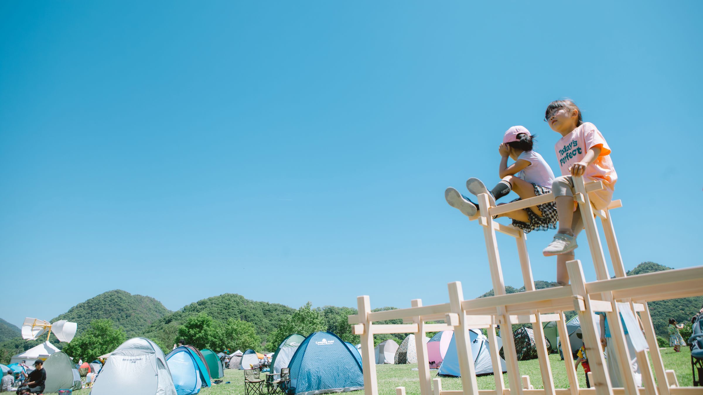 親子で遊べる木製ジャングルジム＆くつろぎベンチ